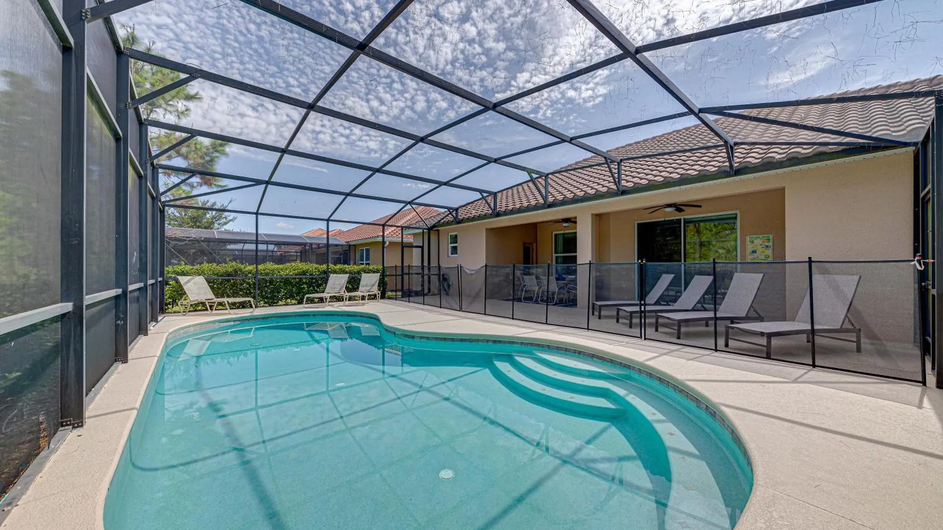 #350-Stunning Villa With Modern Decor, Southwest Pool Overlooking Conservation Land Davenport